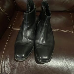 black leather boot. Great condition. comfort soles. No obvious signs of wear